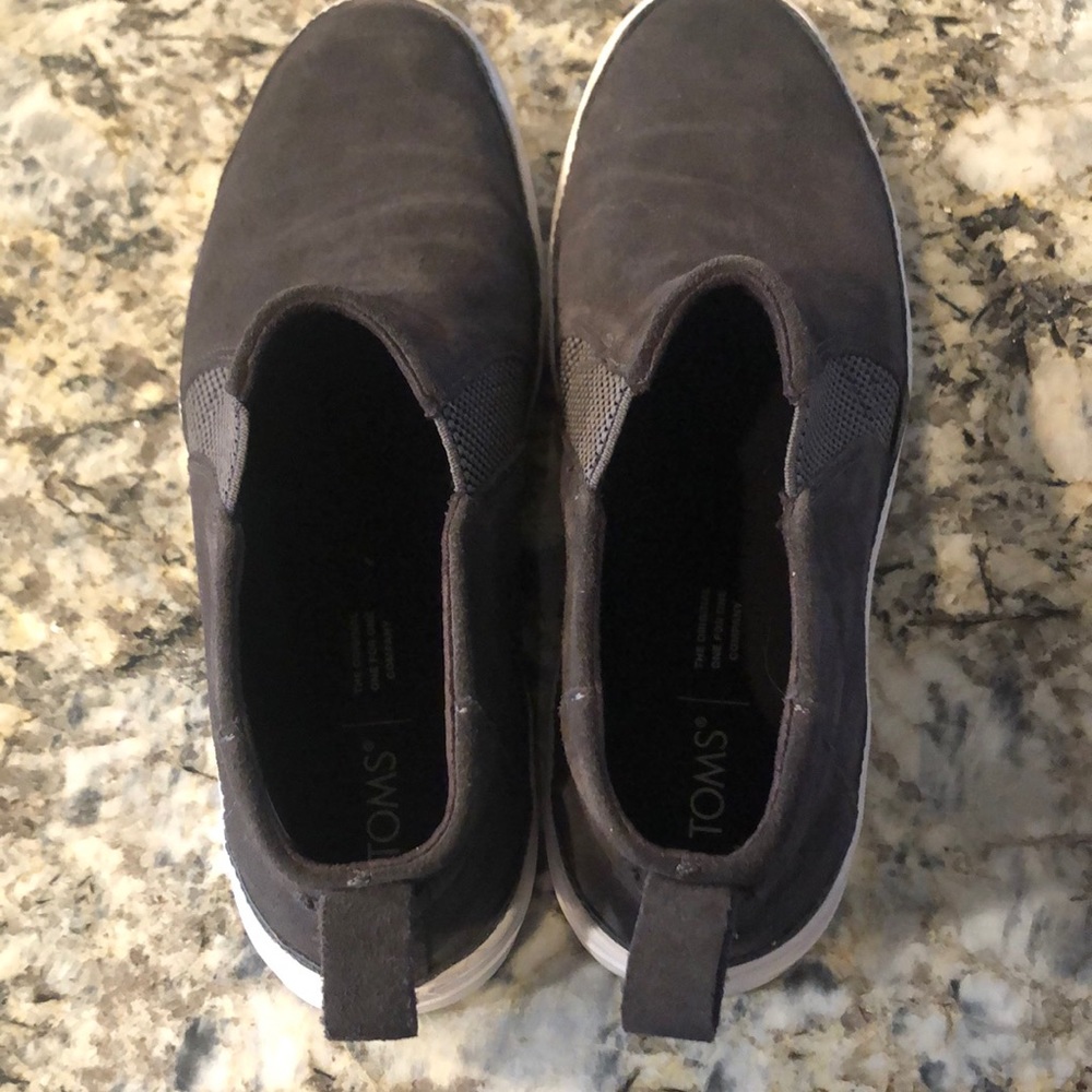 Toms - Picture 3 of 6